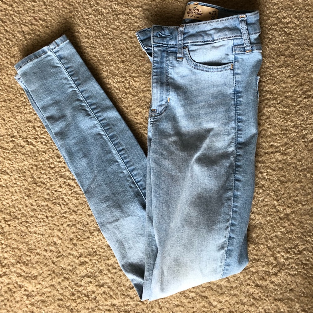 hollister light wash jeans/ size 00